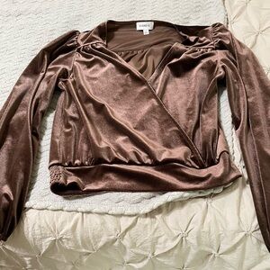 Beautiful NWOT Evereve Velour Smocked Waist Top Top